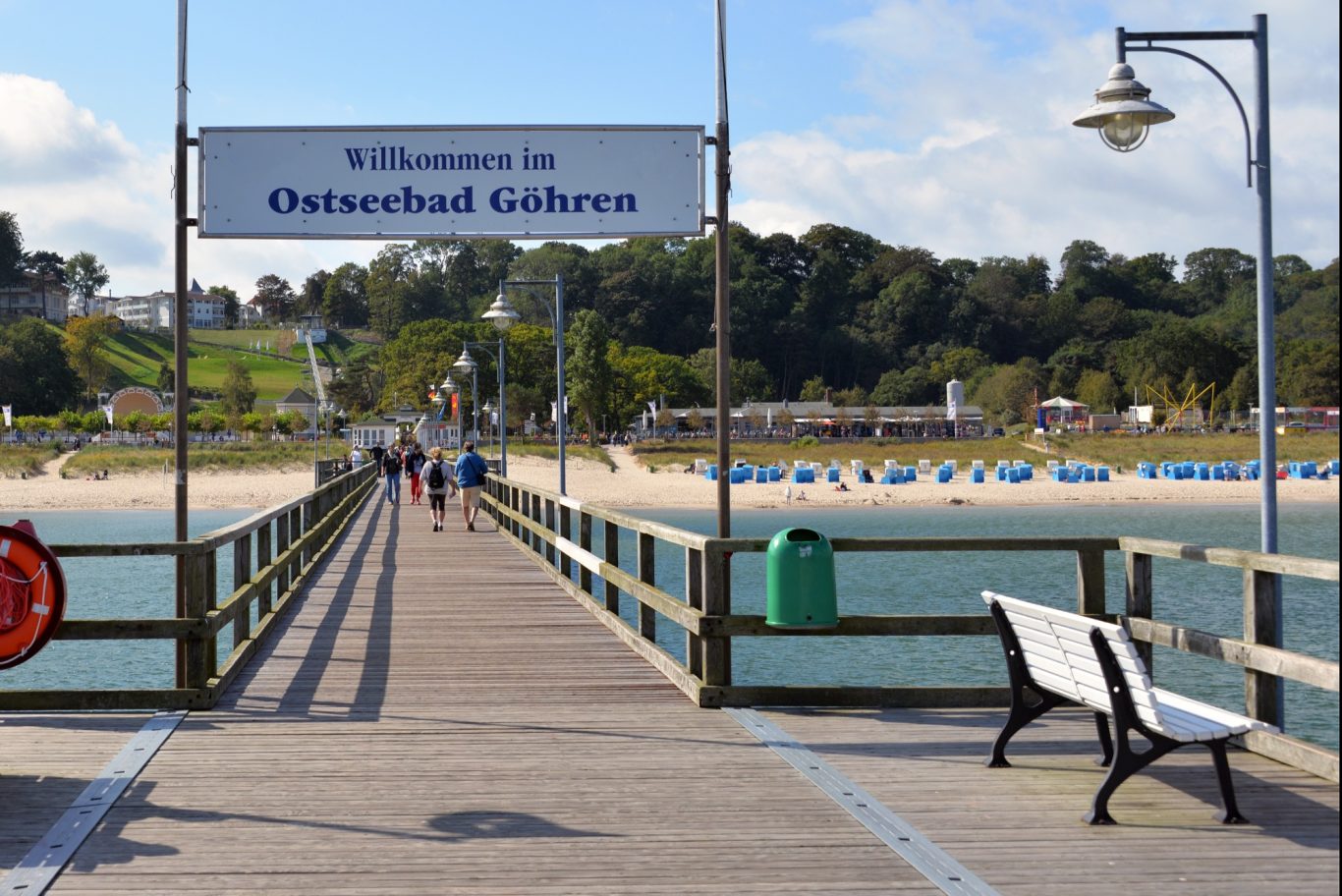 Willkommen im Ostseebad Göhren - Seebrücke Seebrücke mit Schild Willkommen im Ostseebad Göhren auf der Insel Rügen