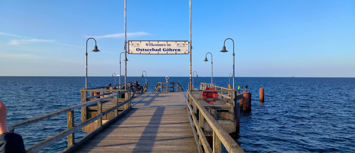 Seebrücke in Göhren - Insel Rügen Schild Willkommen in Göhren auf der Seebrücke