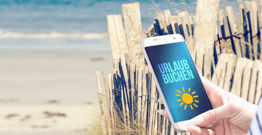 Urlaub im Internet buchen am Strand