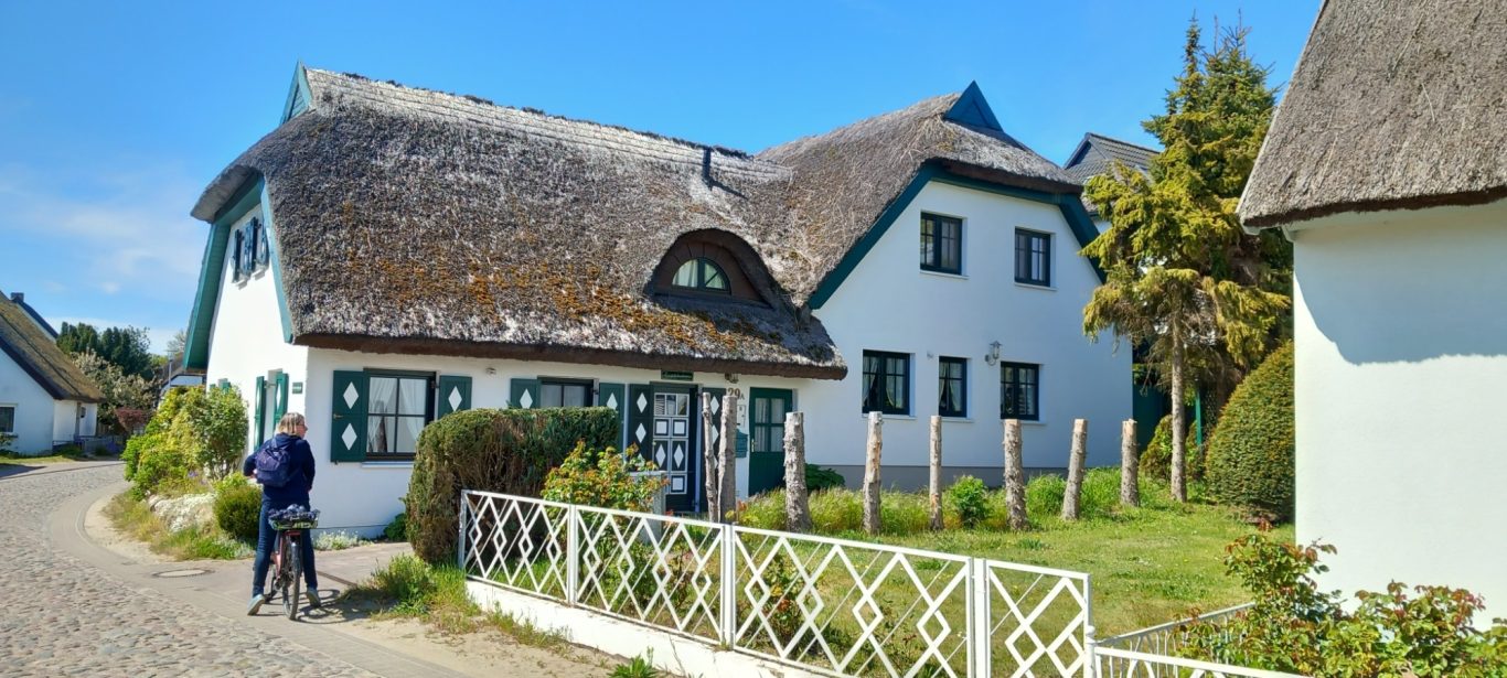 Groß Zicker - Lotsenhaus an der Boddenstraße Ansicht vom Lotsenhaus an der Boddenstraße in Groß Zicker