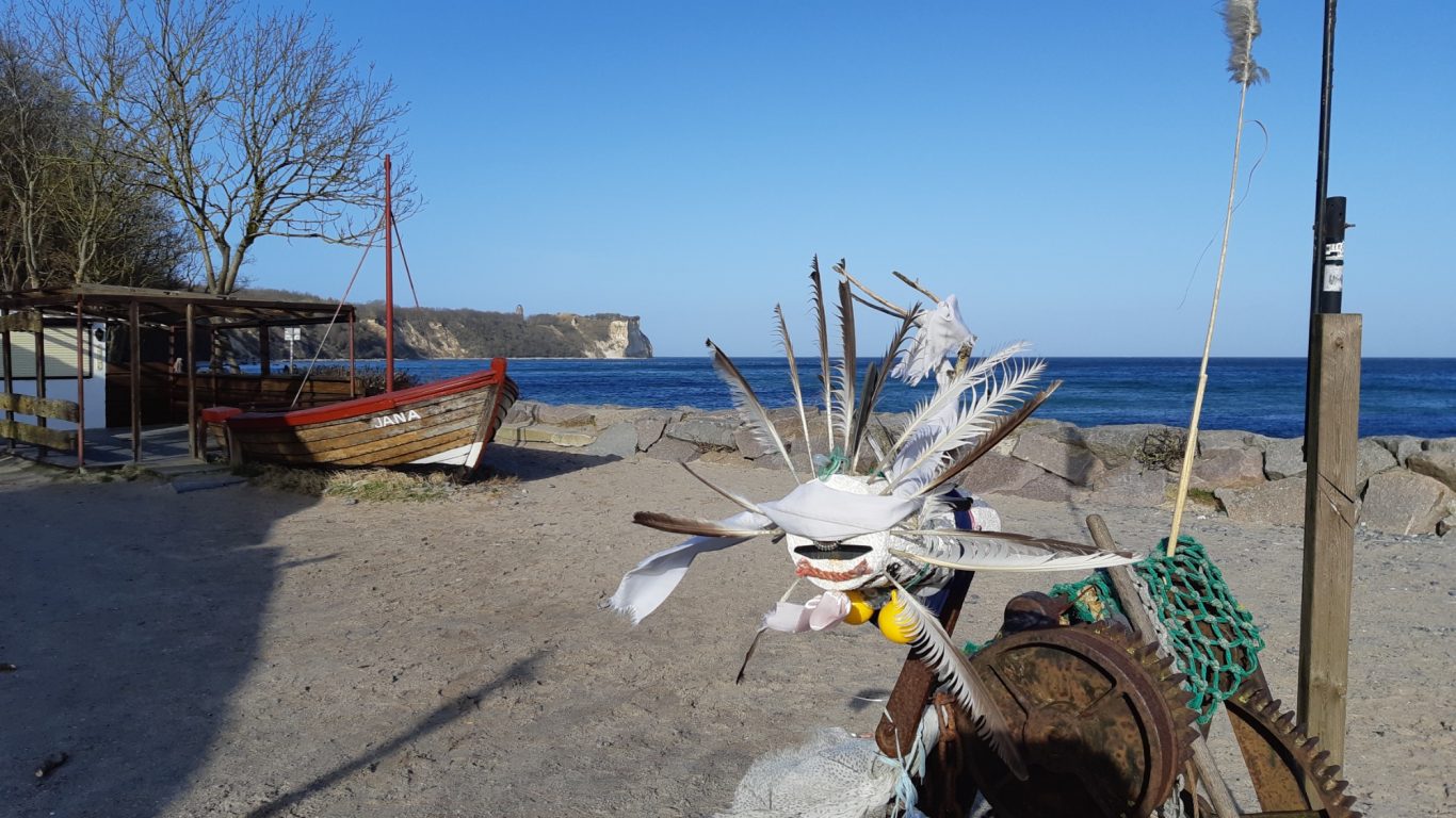 Rügen - Hafen im Fischerdorf Vitt Fischerboot im Hafen von Vitt am Kap Arkona