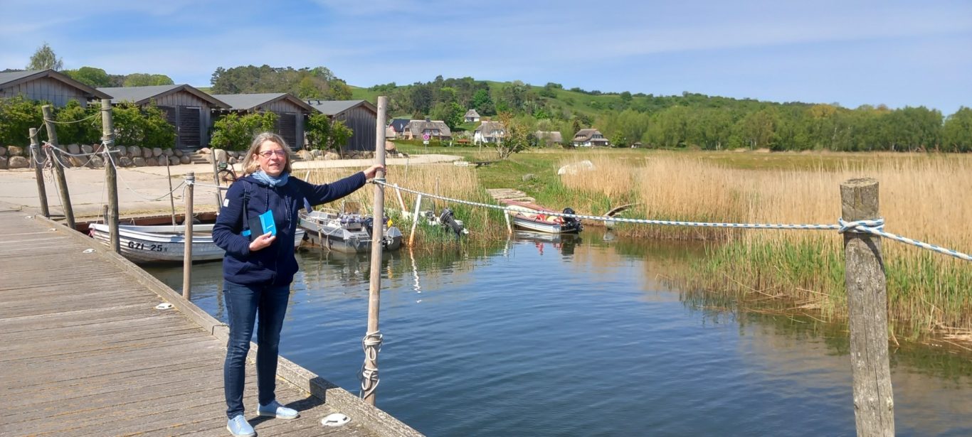 Groß Zicker - Hafenmotiv Hafensteg mit Booten im Hafen in Groß Zicker auf Rügen